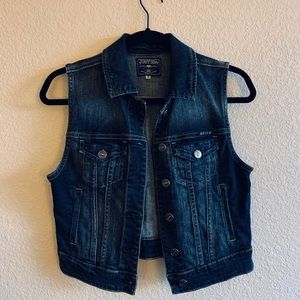 Jean Vest